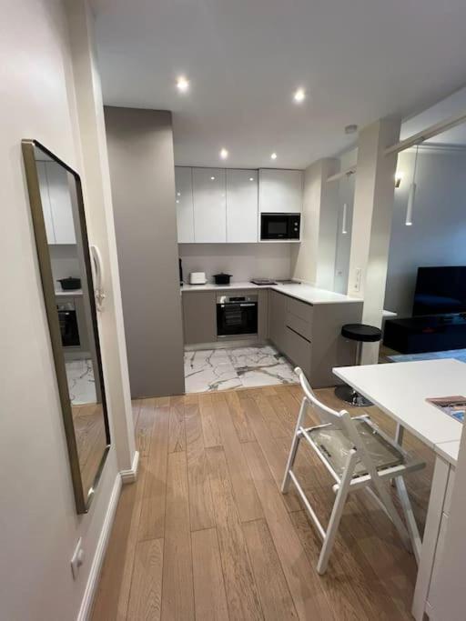 Charmant Appartement Alesia Paris Bagian luar foto